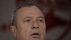 EXCLUSIV | "Din cinci, mai aduci și doi morți". Rednic, apărat de un nume "greu" după transferul lui Tade