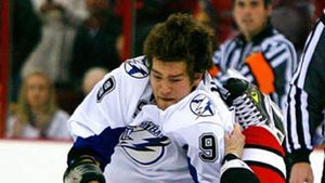 VIDEO / Hocheistul Steve Downie, cel mai violent sportiv de pe planetă