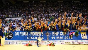 Campioanele EHF, mai puțin o jucătoare, vor primi distincția de "Cetățean de onoare" al Craiovei. Sumele cu care vor fi răsplătite elevele lui Bogdan Burcea