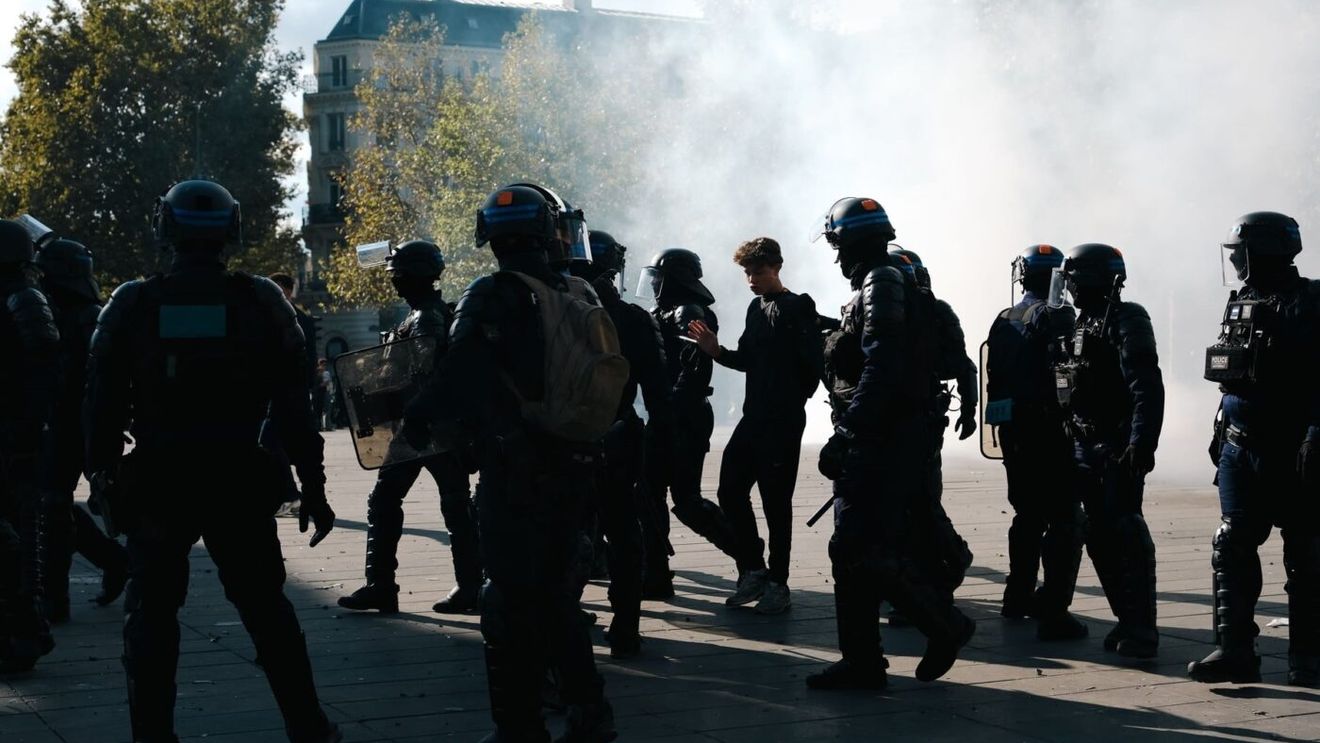 Decizie oficială în Franța, înainte de PSG - Barcelona! Ce se întâmplă cu partida din Champions League după restricțiile de circulație impuse din cauza protestelor violente