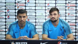 Jucătorul lui Hagi, acuzat de iubită: "M-ai făcut curvă, m-ai luat la bătaie. Ești ultima zdreanță de om". Reacția fotbalistului: "Tot tu ești tare în gură? Te-am lovit..."