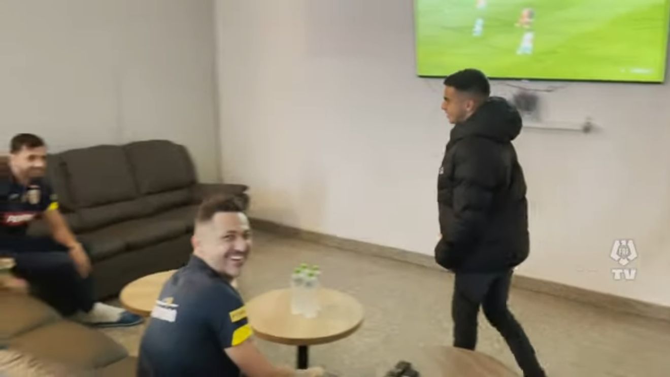 Primele imagini cu Enes Sali în tricoul echipei naționale! Cum a fost primit de Mirel Rădoi: „N-ai mai fost de mult la Mogoșoaia, nu?” | VIDEO