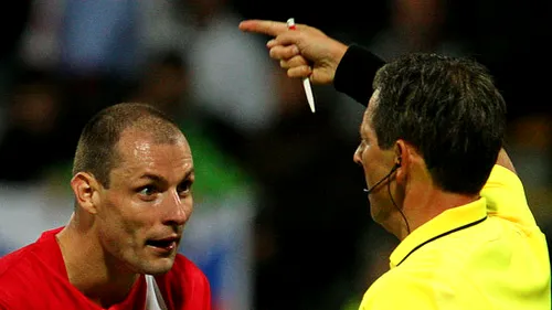 VIDEO După faza asta va evita orice contact cu adversarii!** Sârbul Milan Jovanovic a fost eliminat direct pentru că arbitrul era prea pudic