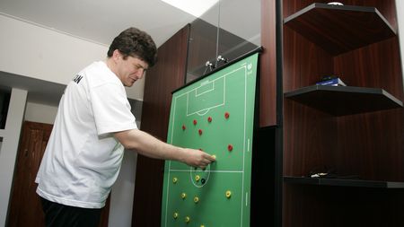 Pustai se teme de „lanterna roșie"**„Sportul pierde greu acasă"