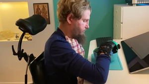 Bucurie mare pentru Mihai Neșu! Fostul fotbalist a reușit să mănânce singur, la 10 ani după accidentul care l-a paralizat | VIDEO