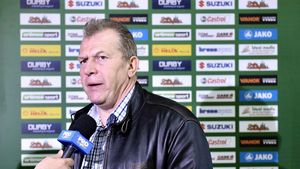 Cum a ajuns Helmut Duckadam să fie „împușcat de Nicu Ceaușescu” și cum s-a implicat Corneliu Vadim Tudor pentru a dezamorsa controversa inventată