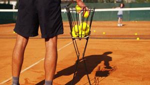 EXCLUSIV | Necazurile unui antrenor de tenis. A fost "țepuit" cu 30.000 de euro de un fost fotbalist de la Dinamo, iar fiica sa nu a primit wild card la Bucharest Open deși câștigase patru titluri consecutive în 2017