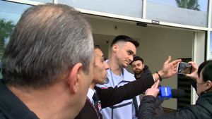 Scandal pe aeroport la plecarea lui Adrian Șut de la FCSB! Polițiștii turci i-au bruscat pe jurnaliștii români