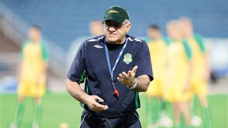 Scaunul de antrenor al lui  Hizo se clatină serios