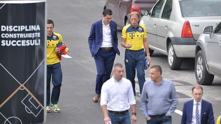 Să vină DNA la FRF! "Poate se mai întoarce ceva înapoi din contractul lui Daum: Â«Îți dau 400, dar diferența mi-o dai mie!Â». La loturile de juniori, impresarii decartează la antrenori și își bagă jucătorii. Numai găinării din astea se fac"