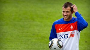 VIDEO Van der Vaart: "Vreau să înscriu multe goluri pentru Spurs!"** Vezi de ce a refuzat-o pe Liverpool