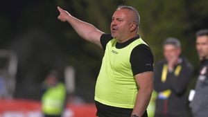 Mihai Iosif a promovat Rapid în Liga 1, dar are un salariu lunar de 3.000 de lei! ProSport a aflat și prima pe care o va încasa! E mai puțin de jumătate din cât ia Daniel Benzar | EXCLUSIV