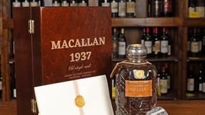 Cât costă cea mai veche sticlă de whisky din România. Este îmbuteliată în cristal de Boemia