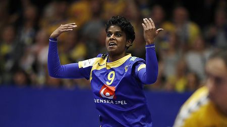 Cea mai surprinzătoare veste a ultimilor ani în handbalul feminin. Se retrage la 26 de ani pentru a-și face schimbare de sex: "M-am născut în corpul greșit. Adoptată, de culoare, lesbiană și acum transexuală"