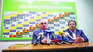 DE AICI A PORNIT coșmarul lui Mitică și Sandu: "Vreau să sufere și ei ce am suferit eu!"** DNA, pusă în alertă de o 'anonimă': șefii FRF și LPF, lucrați din interior?