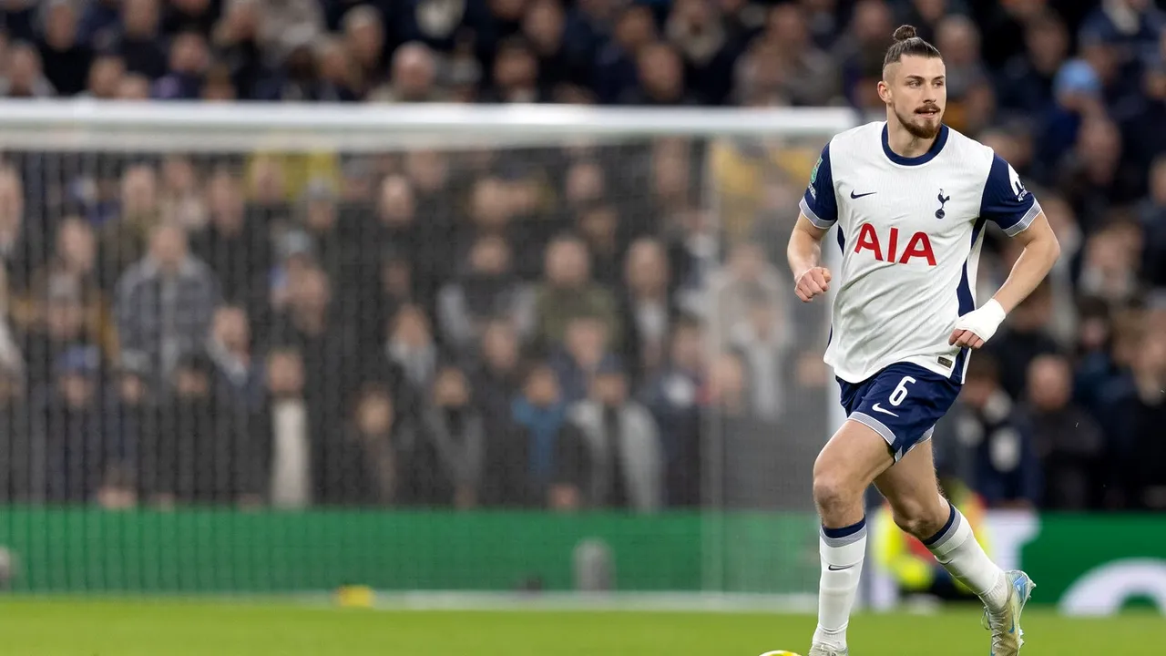 Ce au scris britanicii despre Radu Drăguşin după Tottenham - Wolves 2-2, meciul care ar putea fi ultimul la Spurs pentru Ange Postecoglou