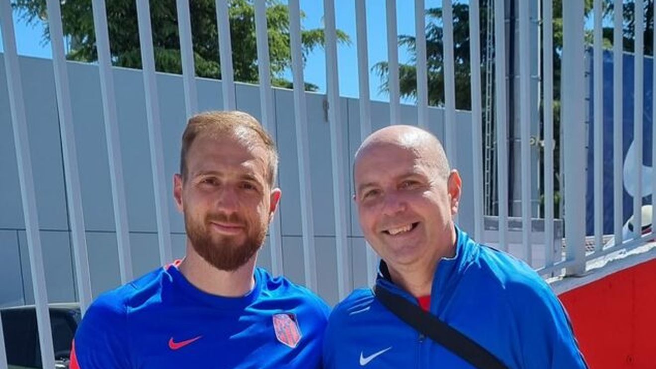 Portarul român fără o mână, care a făcut înconjurul presei mondiale, a ajuns la Atletico Madrid! Întâlnire-șoc cu Jan Oblak: gest superb al slovenului