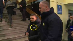 Gluma zilei după ce Halep a fost surprinsă purtând o geacă Nike: "Scuză-mă, Simona, dar te-ai murdărit pe geacă! Ah, nu..."