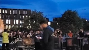 Atmosferă incredibilă creată de sute de români la Viking - FCSB! S-a scandat „Steaua, Steaua București” | VIDEO