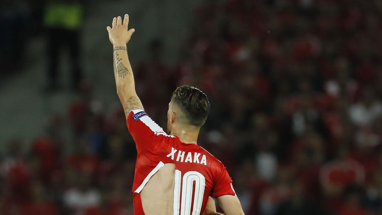 Caz incredibil la Elveția -  Franța 0-0. FOTO: Trei elvețieni s-au ales cu tricourile rupte. Shaqiri: "Sper că Puma nu produce și prezervative!"