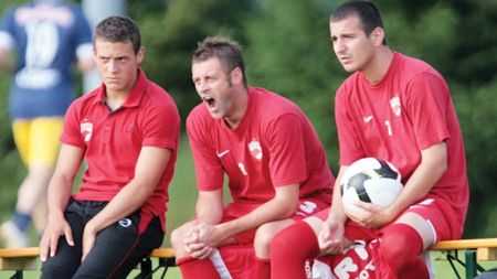 "Câinii", cu burta goală!