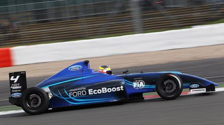 Performanță de excepție pentru România: Alexandra Marinescu, 15 ani, pilot în Formula 4