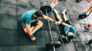 Antrenor personal versus online training