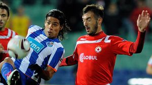 E bulgar, dar nu e Iliev!** Vezi ce fundaș e foarte aproape de un transfer la Rapid! Bulgarii confirmă mutarea