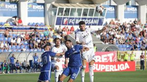 Botoșani - FC U Craiova 4-1, în a 4-a etapă a play-out-ului din Superliga. Dezastru pentru Adrian Mititelu! Oltenii rămân în 10 oameni și încasează 3 goluri unul după altul. Lopez înscrie din foarfecă