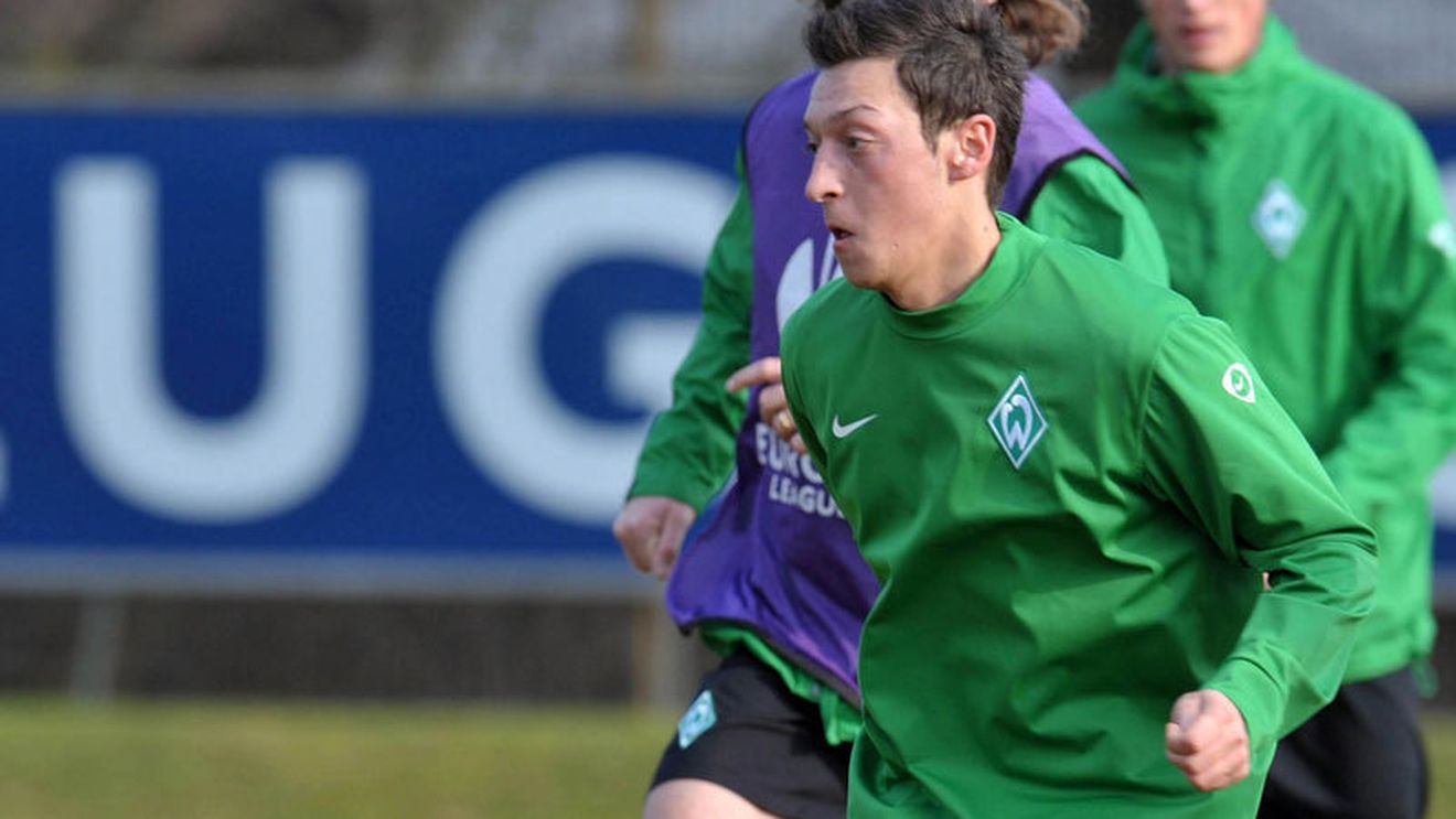 Îl "suflă" BarÃ§ei!** Juve îl dă pe Diego la schimb cu Ozil