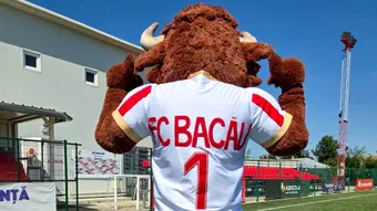 FC Bacău punctează la capitolul imagine. Are mascotă din acest sezon și noul echipament este format din toate culorile drapelului României