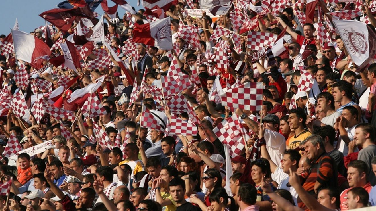 VIDEO/ Suporterii Rapidului vandalizează vila lui Copos!