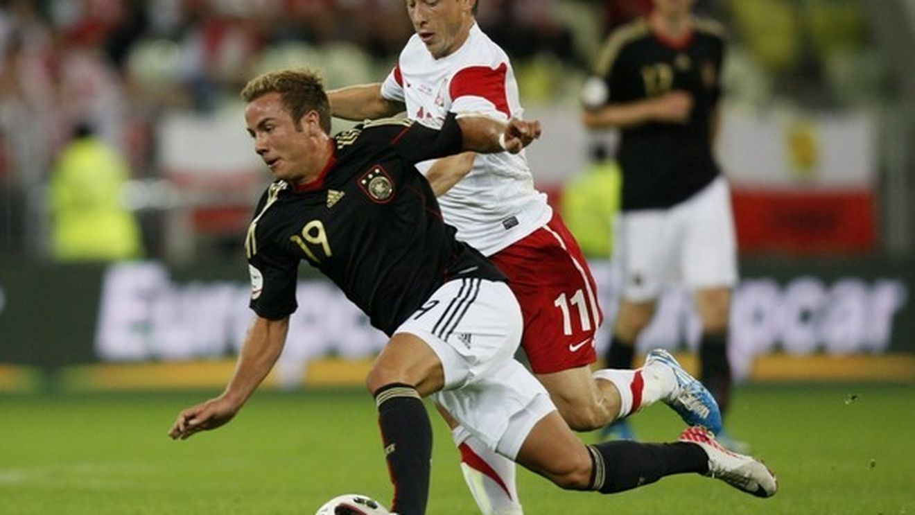 Dezbaterea iernii în Germania: Cine e mai BUN, GÃ¶tze sau Ã–zil? ** Vezi de partea cui este un fost finalist al Ligii Campionilor!