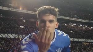 Imagini emoționante cu Ianis Hagi: „La mulți ani, tata! Te iubesc!” | VIDEO