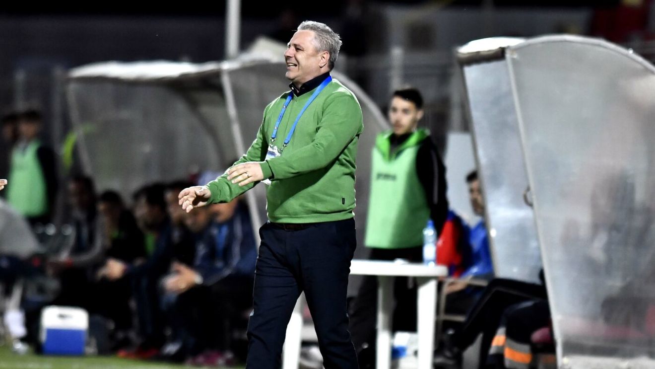 Transformarea incredibilă a lui Marius Șumudică peste ani! Imaginea fabuloasă cu tânărul Șumi în galeria Rapidului s-a viralizat instant