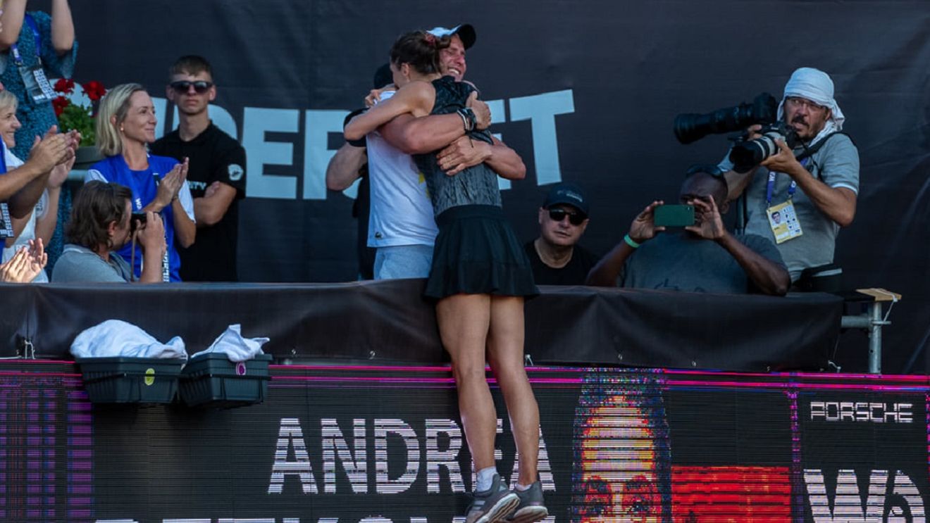 Autobiografia Andreei Petkovic a fost lansată în România: „Multe jucătoare în locul ei s-ar fi dat bătute!" Confesiuni tulburătoare ale campioanei de la Cluj | SPECIAL