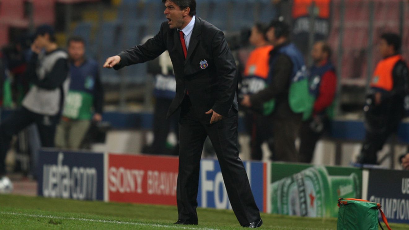 "Dacă aș fi în locul lui Lăcătuș nu aș comenta arbitrajul!"