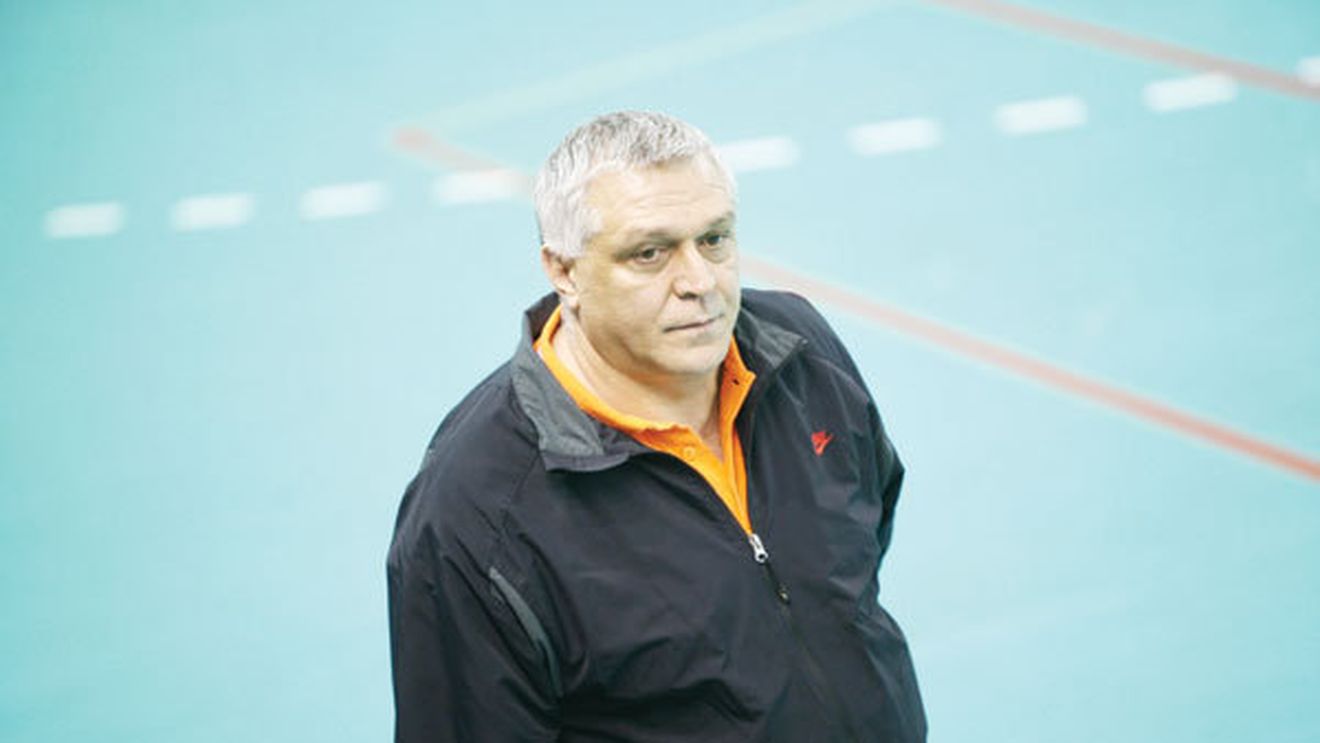 CSM București o duce din rău în mai rău: a plecat și Stângă