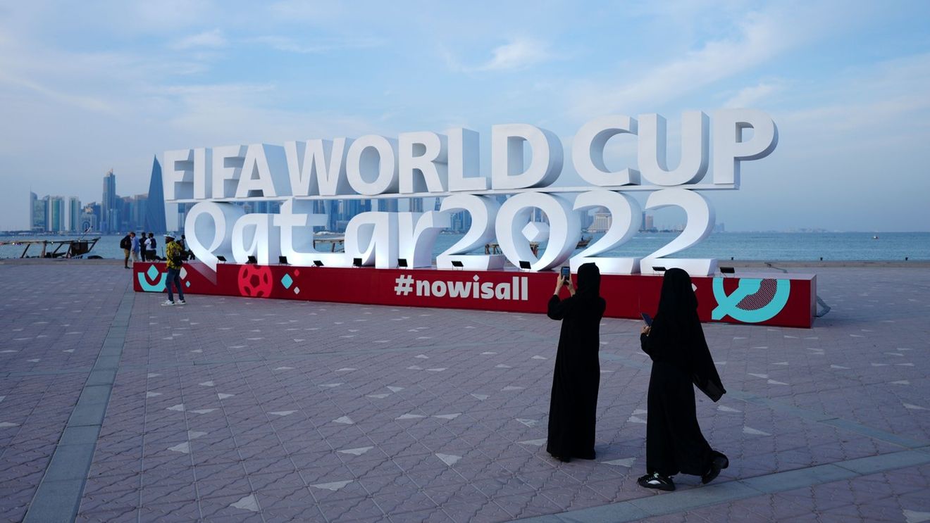 Steagul FIFA pe cel mai înalt qatarg