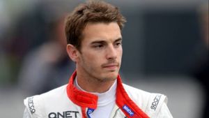 Vești bune pentru Jules Bianchi. Pilotul de F1 a ieșit din coma artificială și a fost transportat în Franța: "Funcțiile sale vitale sunt stabile"