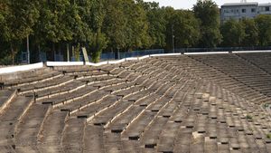 Mastodontul lui Nicolae Ceauşescu se scufundă! Stadionul din Medgidia, construit ca un moft, e în pericol