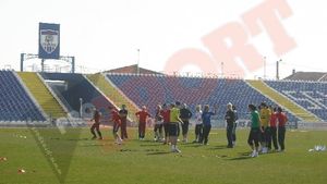 FOTO Antrenament în iarbă pentru fetele lui Voina! De ce a coborât naționala de handbal pe gazon