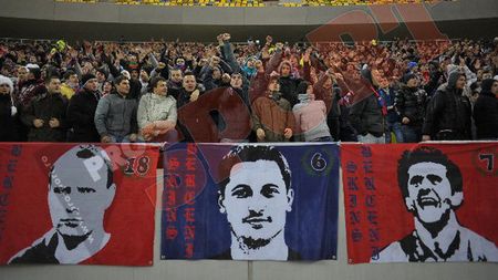 Martinovic, pus de fani alături de legendele Stelei! FOTO** Bannerul afișat de galerie care l-a emoționat pe sârb