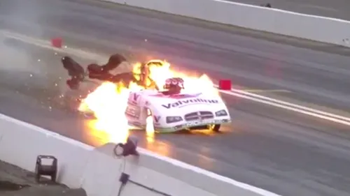 VIDEO EXPLOZIV** Clipe de groază în SUA: i-a luat foc monopostul în mijlocul cursei!