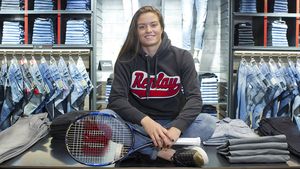 10 idei despre jucătoarea de tenis care face valuri în circuitul WTA. "M-au dat afară de la karate pentru că râdeam tot timpul"