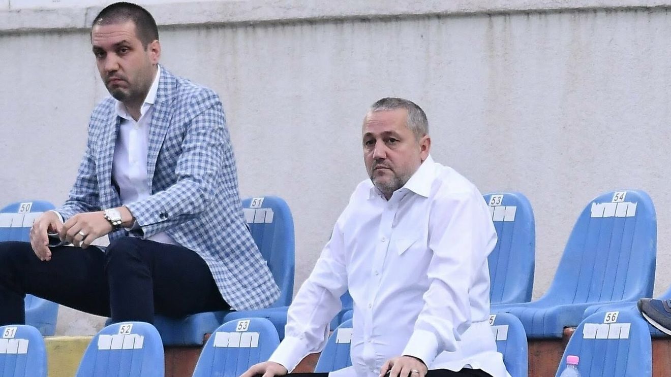 Revolta fanilor de la Universitatea Craiova împotriva patronului Mihai Rotaru! Ce au început să strige suporterii oltenilor după ce Petrolul a făcut 2-0 în Bănie