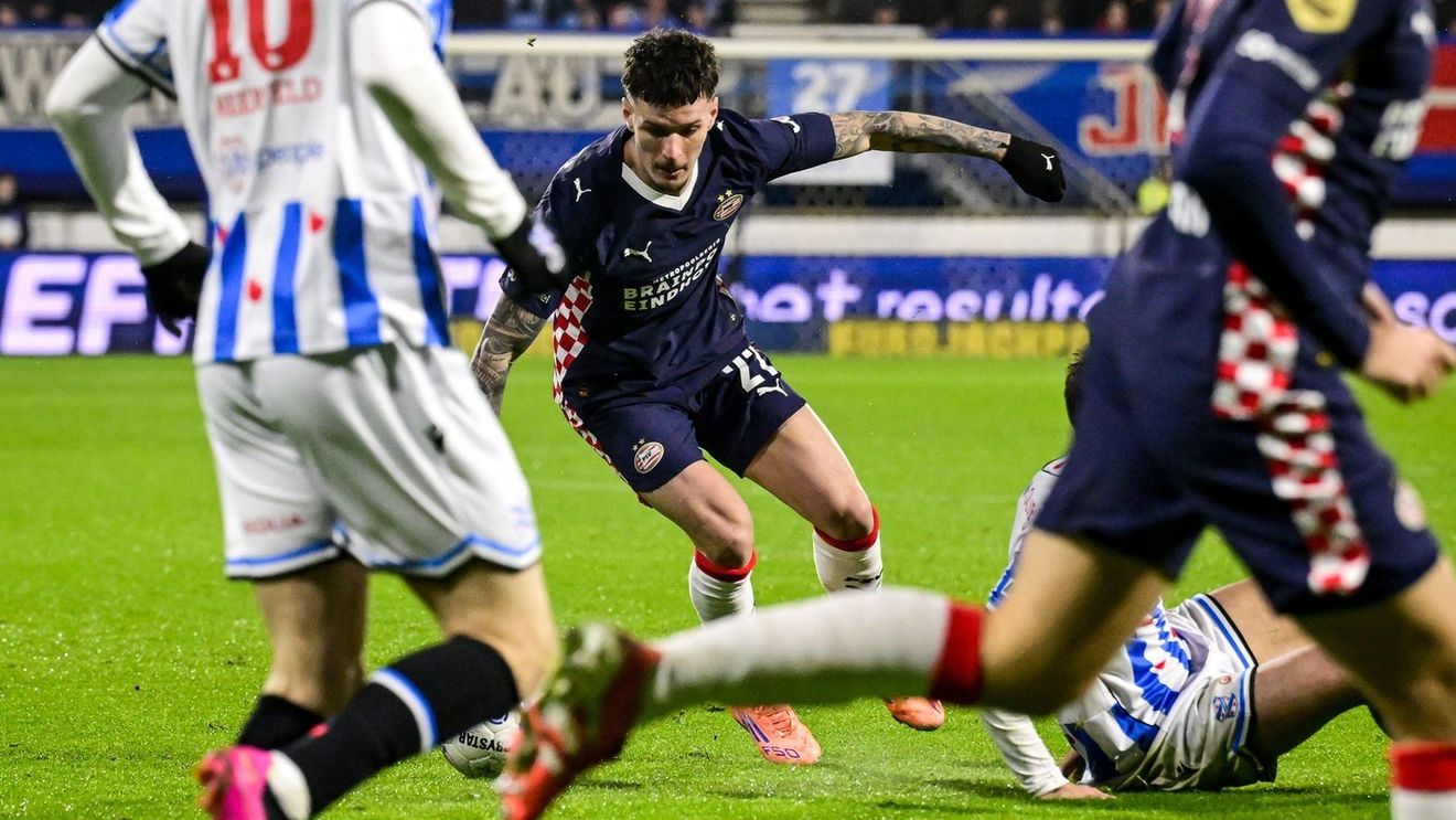 Ce s-a întâmplat cu Dennis Man după ce a dat pasa de gol la Heerenveen - PSV 0-2