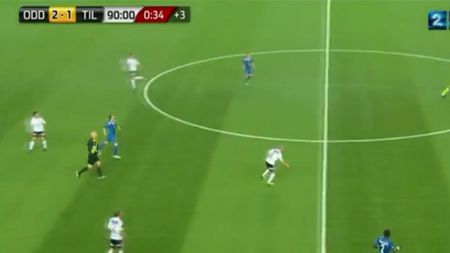 VIDEO INCREDIBIL** Nu ai mai văzut așa ceva! A marcat un gol din propriul teren... cu capul