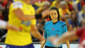 Cine putea să arbitreze partida România - Danemarca, din sferturile de finală ale Campionatului Mondial de handbal? "Numai" surorile Bonaventura!