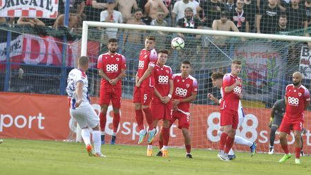 Probleme la Dinamo! Unul dintre „greviști” nu vrea să plece din „Ștefan cel Mare”: „S-a antrenat singur, pe întuneric!” | EXCLUSIV